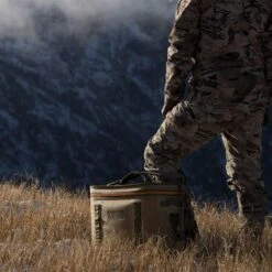 YETI Hopper Flip 18 Portable Cooler, Field Tan/Blaze Orange -Backpack Shop 71P1E 2Bzo7pL