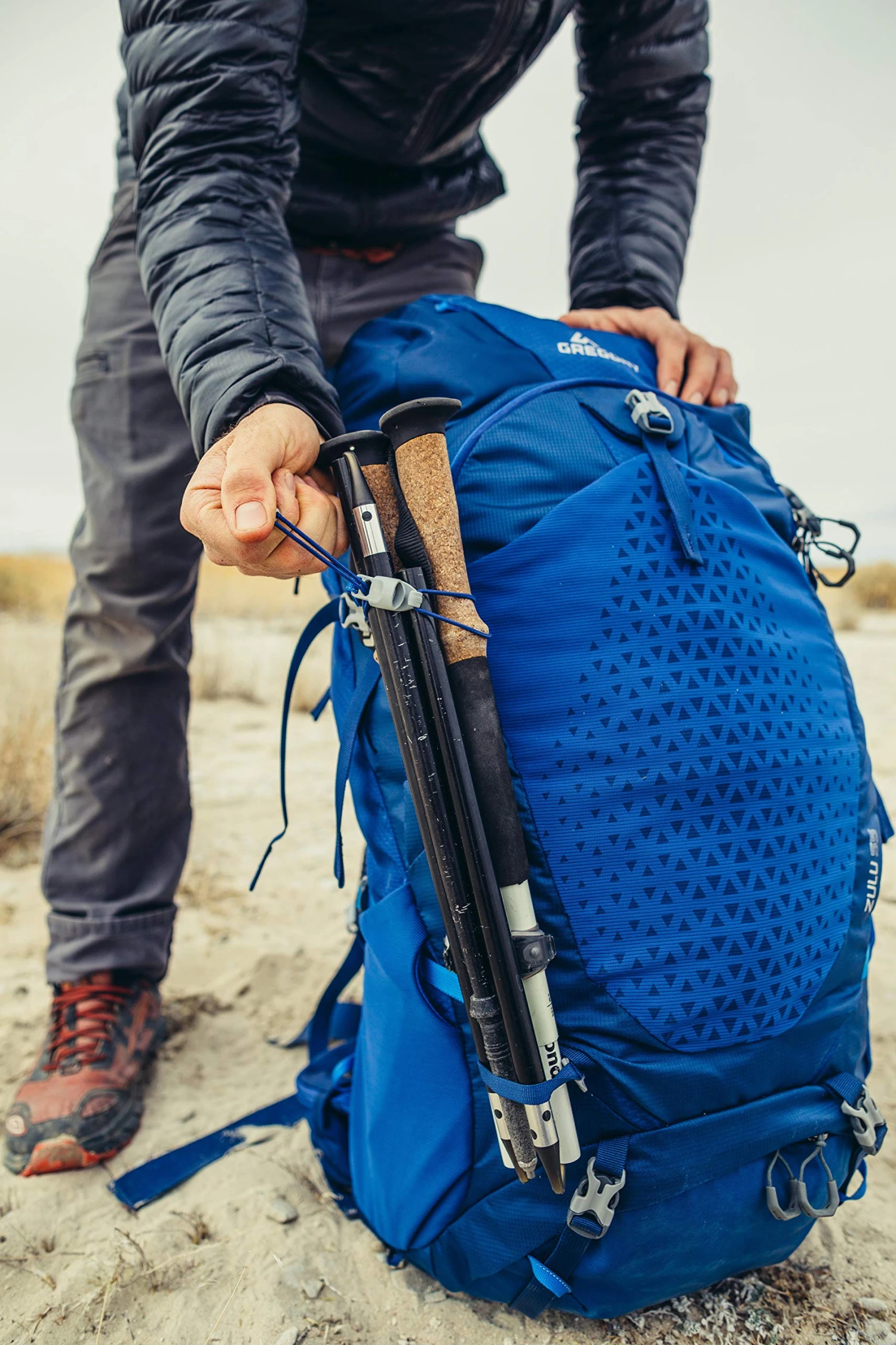 Gregory Mountain Products Zulu 30 Liter Men's Hiking Daypack, Empire Blue, Small/Medium 2 Gregory Mountain Products Zulu 30 Liter Men's Hiking Daypack, Empire Blue, Small/Medium - Image 2