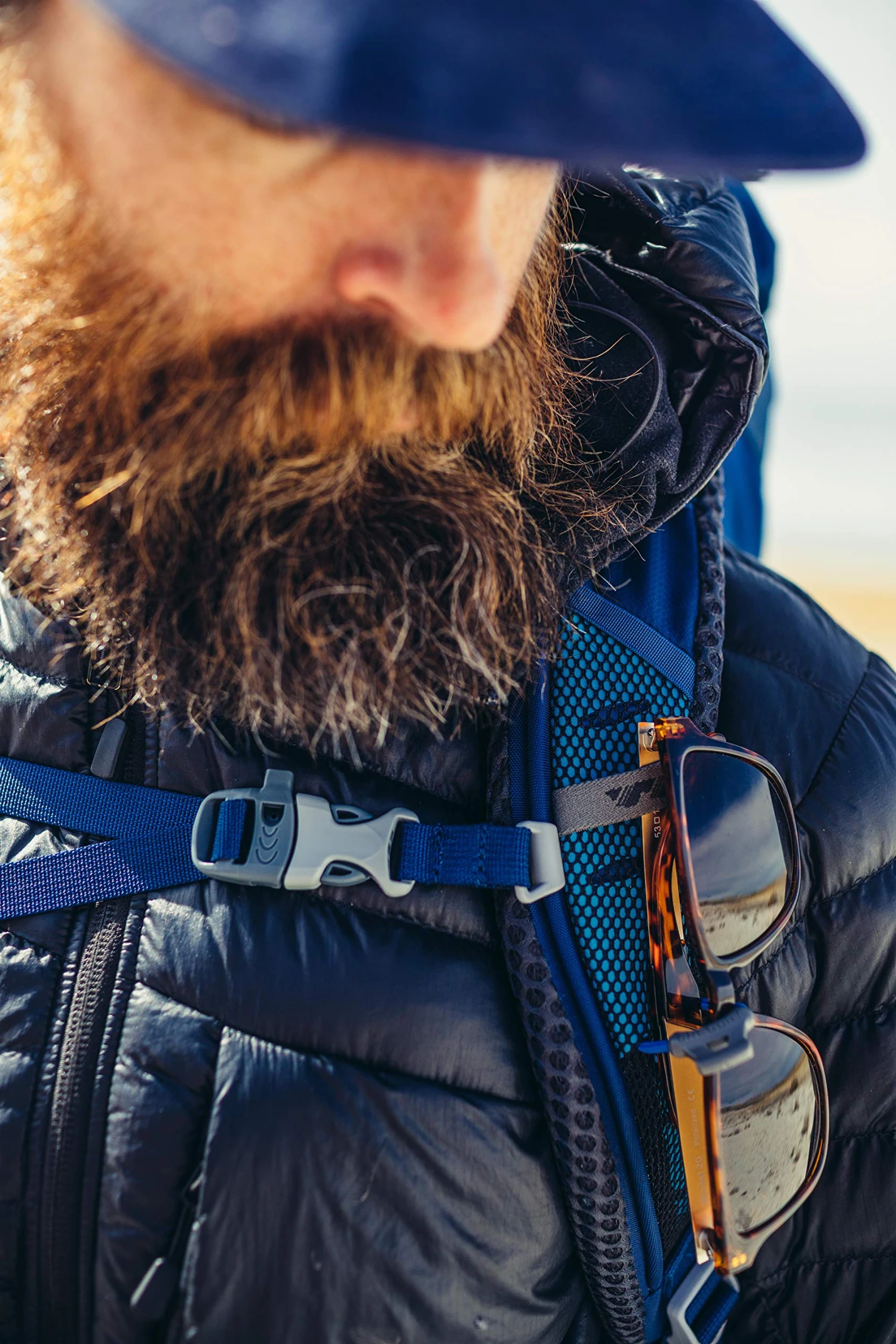 Gregory Mountain Products Zulu 30 Liter Men's Hiking Daypack, Empire Blue, Small/Medium 5 Gregory Mountain Products Zulu 30 Liter Men's Hiking Daypack, Empire Blue, Small/Medium - Image 5