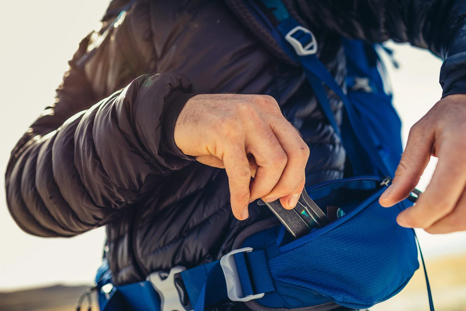 Gregory Mountain Products Zulu 30 Liter Men's Hiking Daypack, Empire Blue, Small/Medium 3 Gregory Mountain Products Zulu 30 Liter Men's Hiking Daypack, Empire Blue, Small/Medium - Image 3